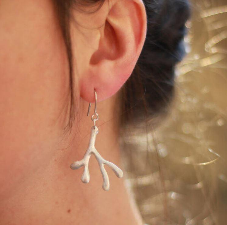 Lange Designer Ohrringe aus mattem Silber -  Océane Ohrringe KOOMPLIMENTS