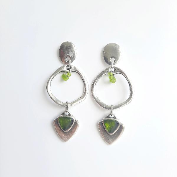 Lange Halskette mit Dreieck Anhänger - Limette Halsketten KOOMPLIMENTS