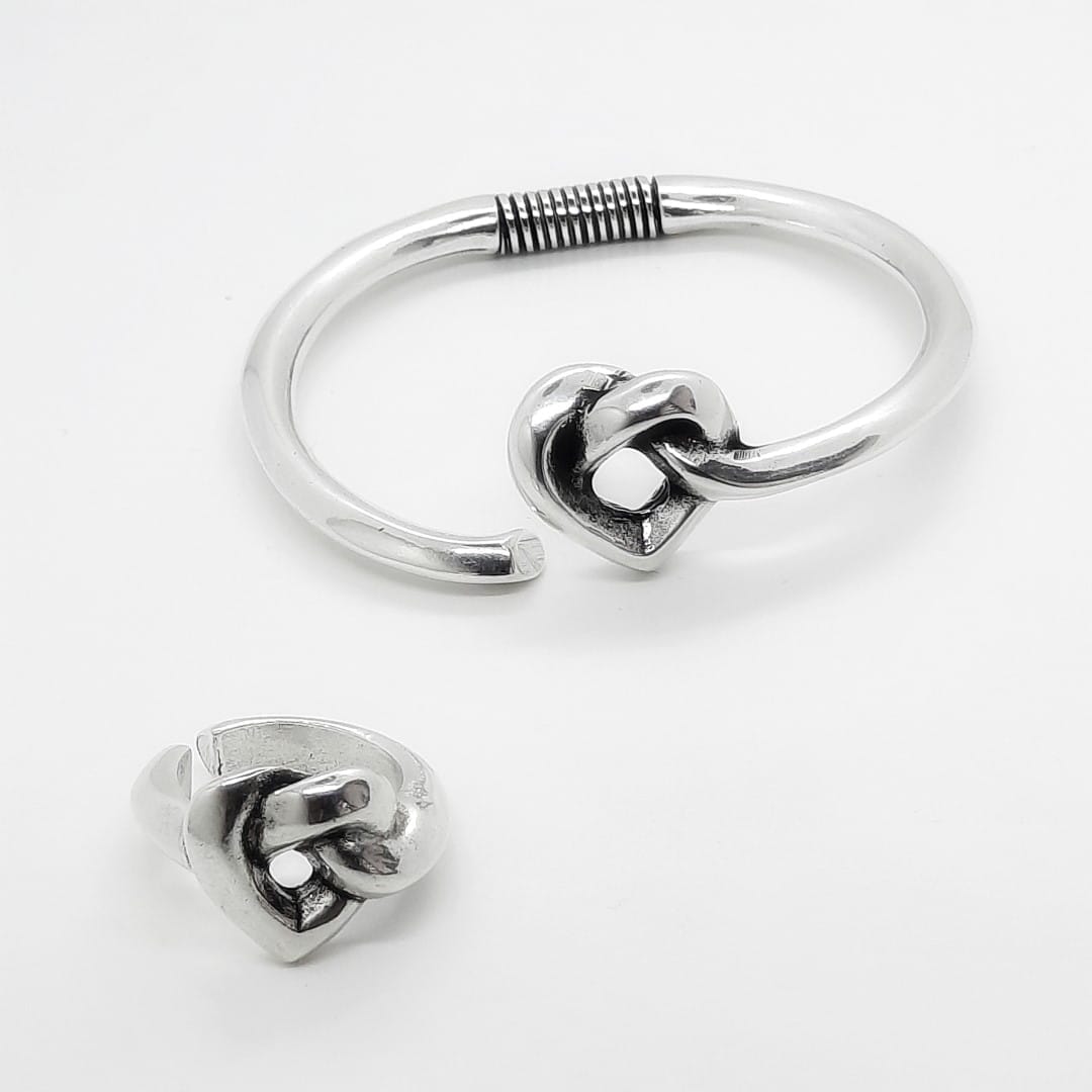 Lange Halskette mit Herz Knot Halsketten KOOMPLIMENTS