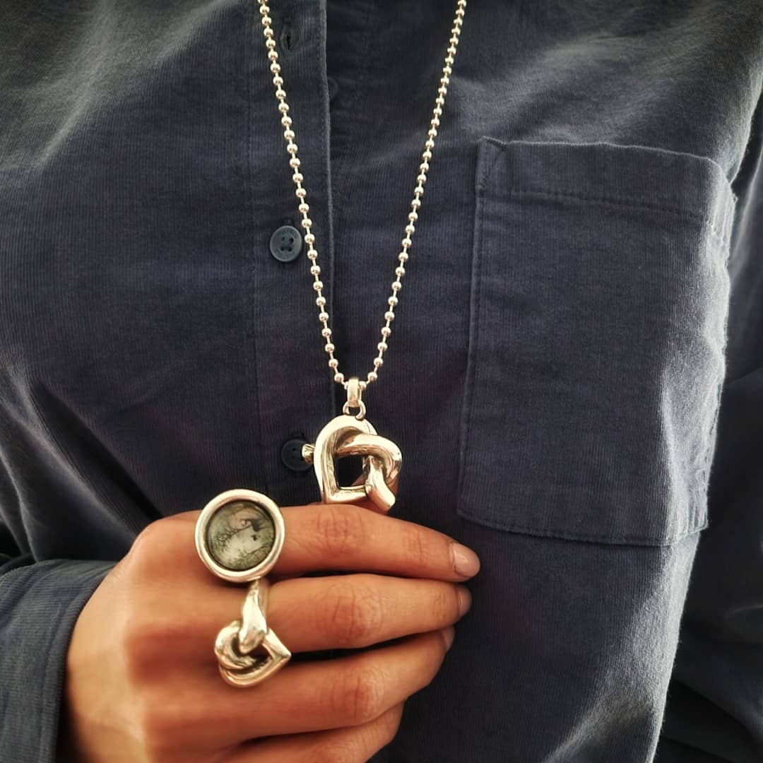 Lange Halskette mit Herz Knot Halsketten KOOMPLIMENTS
