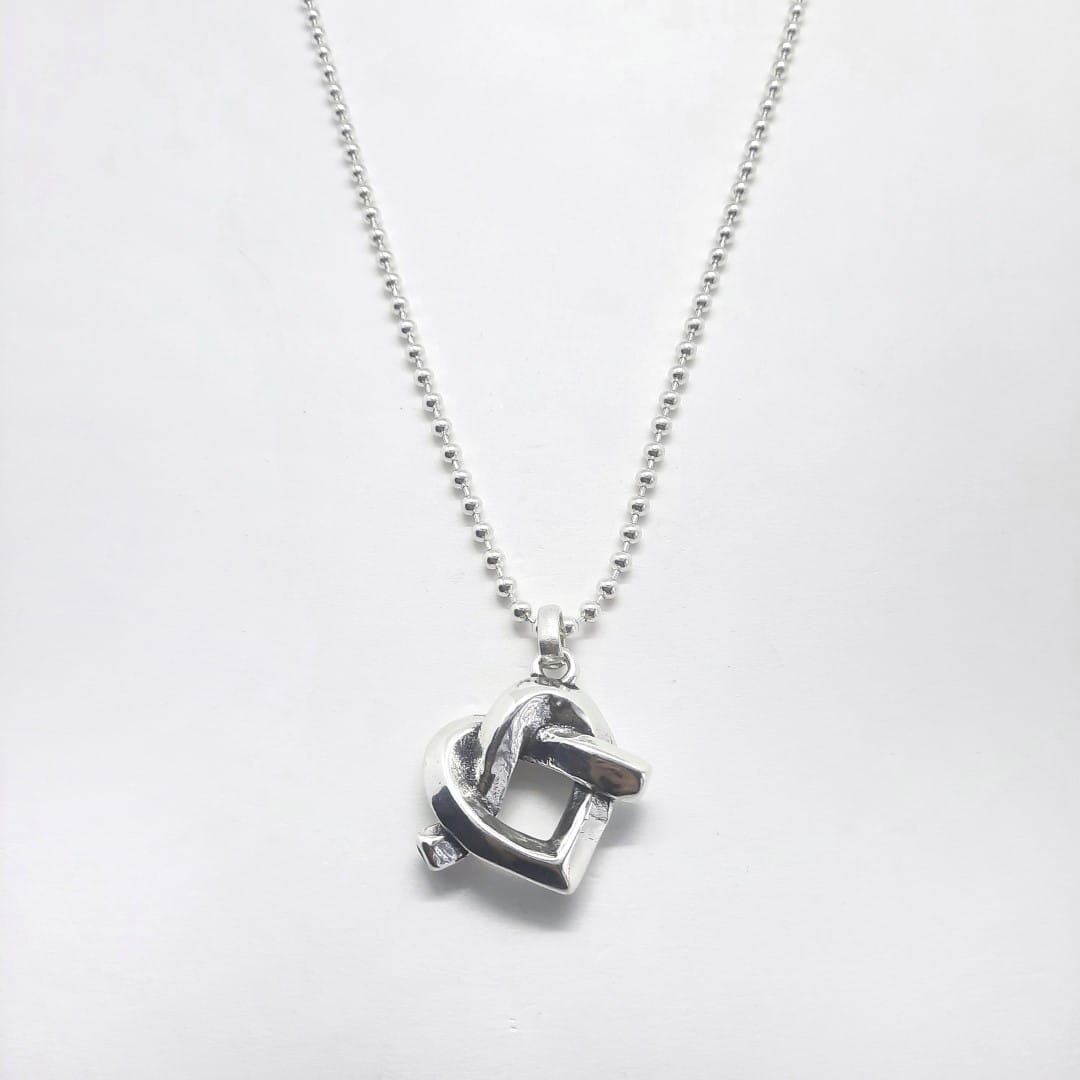 Lange Halskette mit Herz Knot Halsketten KOOMPLIMENTS