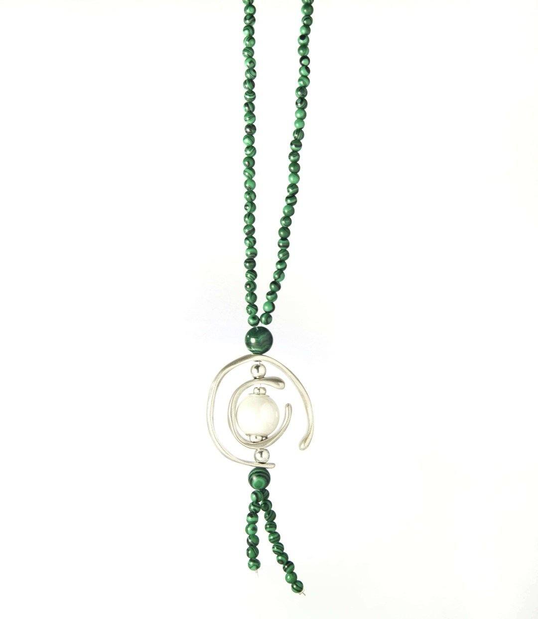 Lange Halskette mit Malachit und weisser Perle -  Marina Halsketten KOOMPLIMENTS