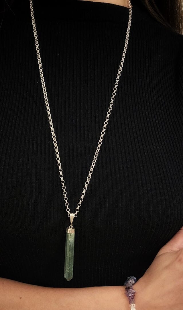 Lange Kette mit Nephrit-Jade-Anhänger Halsketten KOOMPLIMENTS