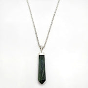 Lange Kette mit Nephrit-Jade-Anhänger Halsketten KOOMPLIMENTS