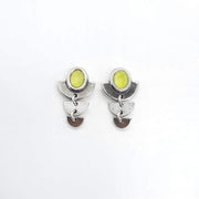 Lange Kristall Ohrstecker mit Halbkreis Anhänger - Cristal Peridot Ohrstecker KOOMPLIMENTS