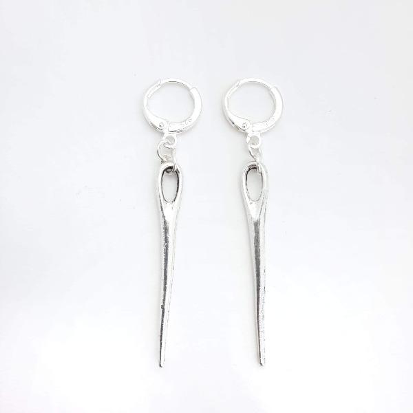 Lange nadelförmige Ohrringe aus Silber - Needle Ohrringe KOOMPLIMENTS