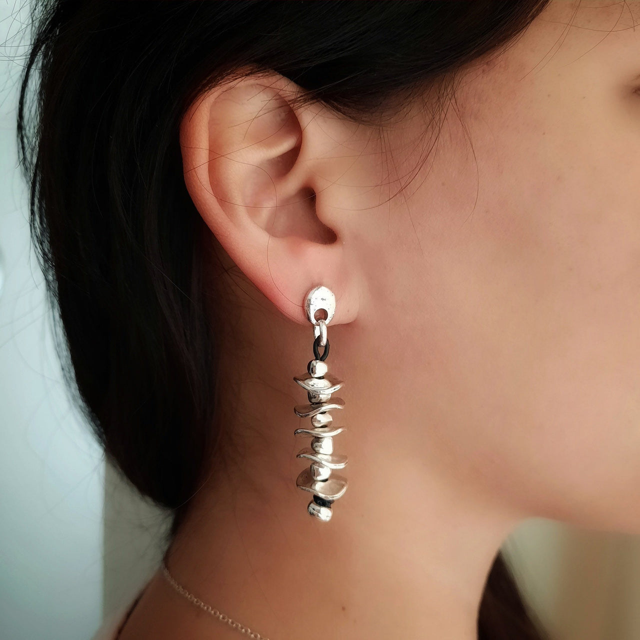 Lange Ohrringe mit Silber-Perlen - Amanita ko KOOMPLIMENTS