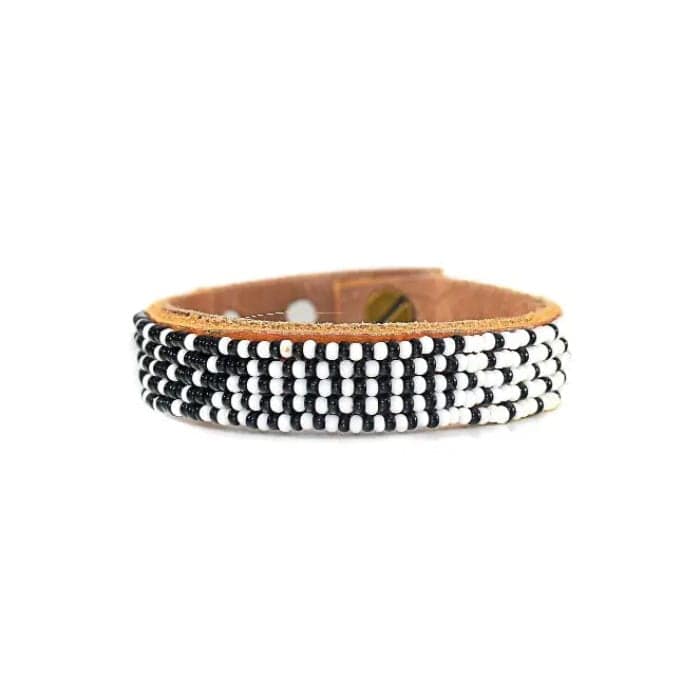 Leder-Perlenarmband aus Afrika - Black and White Armband KOOMPLIMENTS