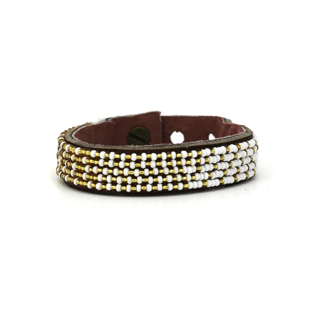 Leder-Perlenarmband aus Afrika - Gold and White Armband KOOMPLIMENTS