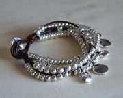 Leder Wickelarmband mit Perlen und Charms - Alicia Armband KOOMPLIMENTS