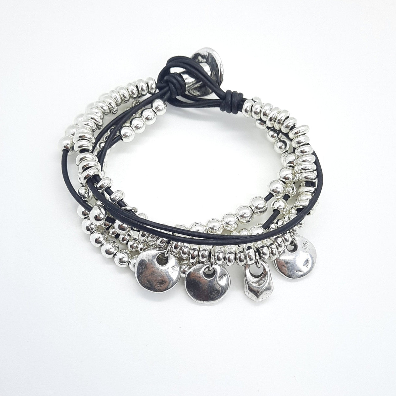 Leder Wickelarmband mit Perlen und Charms - Alicia Armband KOOMPLIMENTS