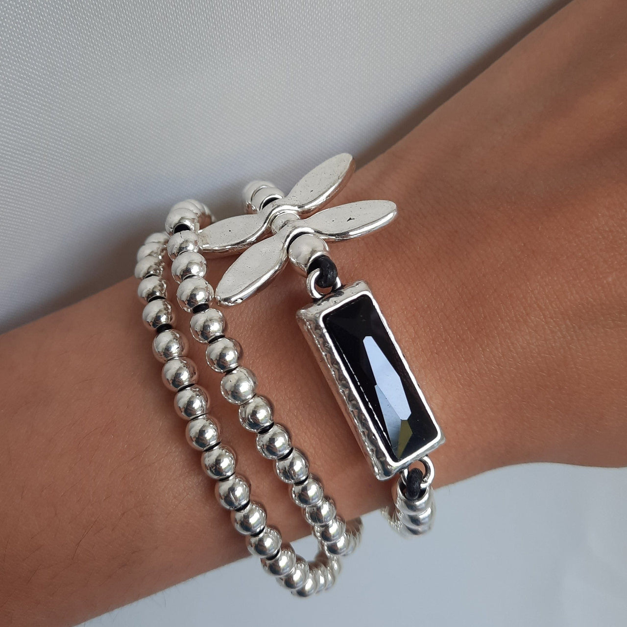 Lederarmband mit Silbernen Perlen - Butterfly Schwarz Armband KOOMPLIMENTS