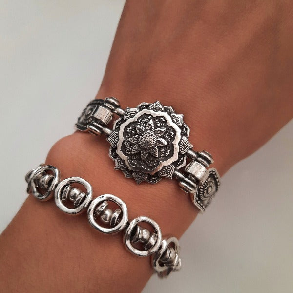 Mandala Style Armband Silber in Blumenform Armband KOOMPLIMENTS