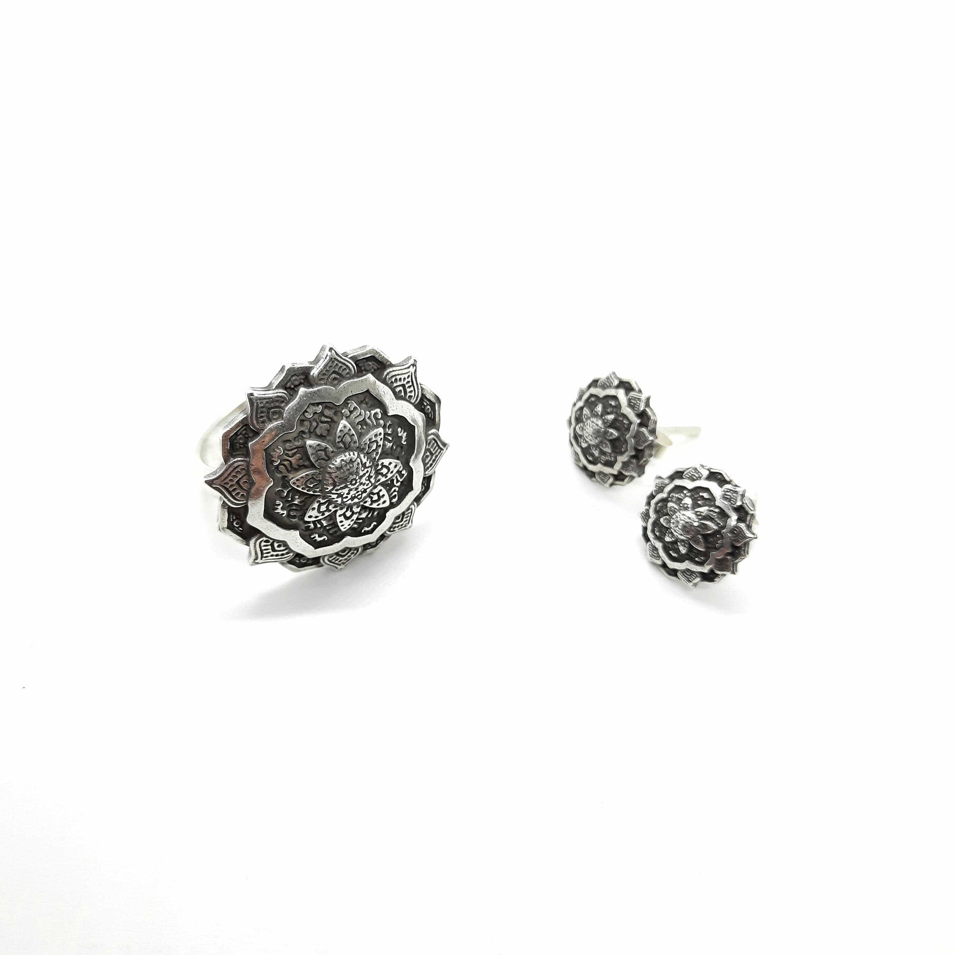 Mandala Style Ohrstecker Silber in Blumenform Ohrstecker KOOMPLIMENTS