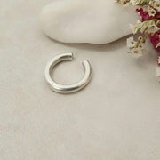 Matt silber Ohrmanschette Ohrstecker KOOMPLIMENTS