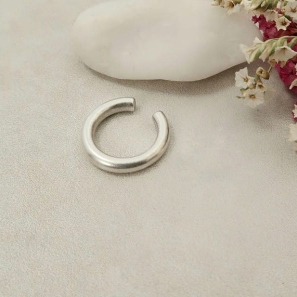 Matt silber Ohrmanschette Ohrstecker KOOMPLIMENTS