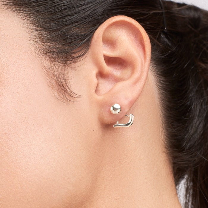 Minimalistische Ohrstecker aus Silber mit Welle Ohrringe KOOMPLIMENTS 