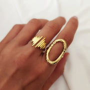 Minimalistischer Ring aus goldenem Edelstahl - ARTEMISIA Ringe KOOMPLIMENTS 