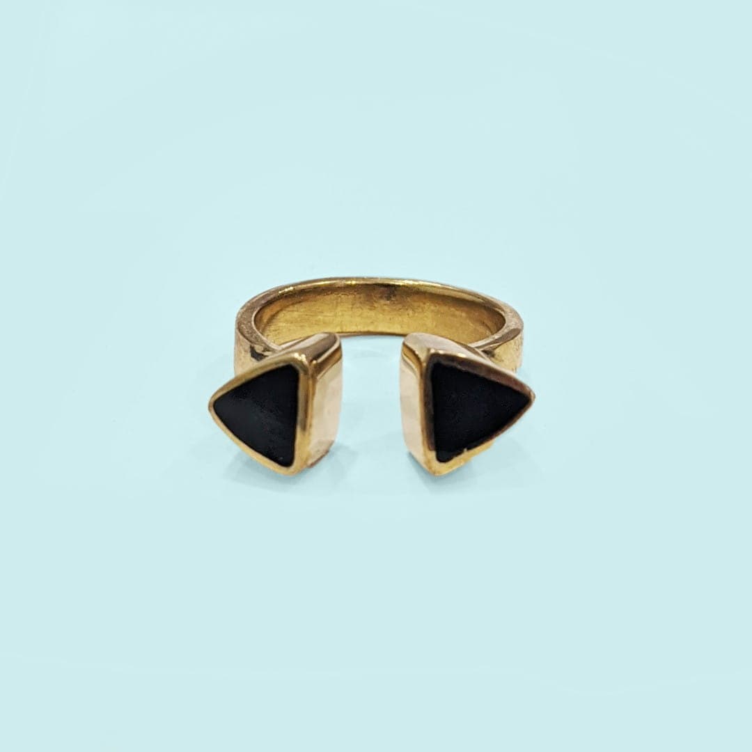 Minimalistischer Triangel Ring aus Afrika Ringe KOOMPLIMENTS