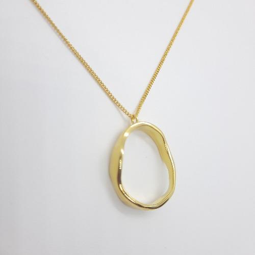 Moderne Halskette mit ovalem Anhänger Gold - Cosmos Halsketten KOOMPLIMENTS