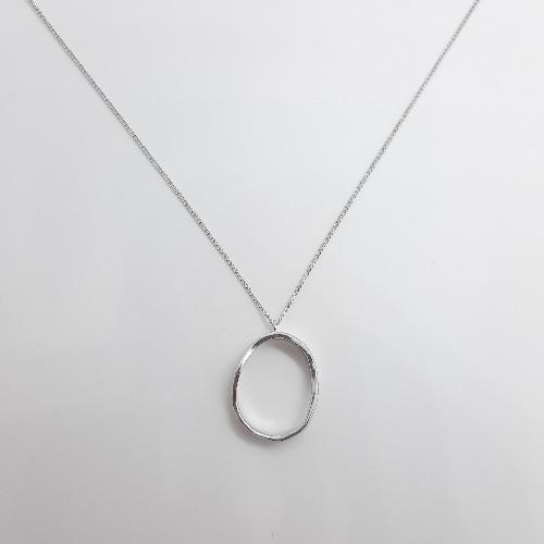 Moderne Halskette mit ovalem Anhänger Silber - Cosmos Halsketten KOOMPLIMENTS