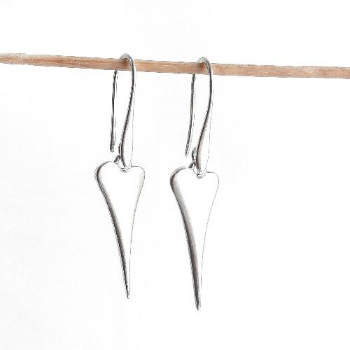 Moderne Silber Ohrringe Langes Herz - Long Heart Ohrringe KOOMPLIMENTS