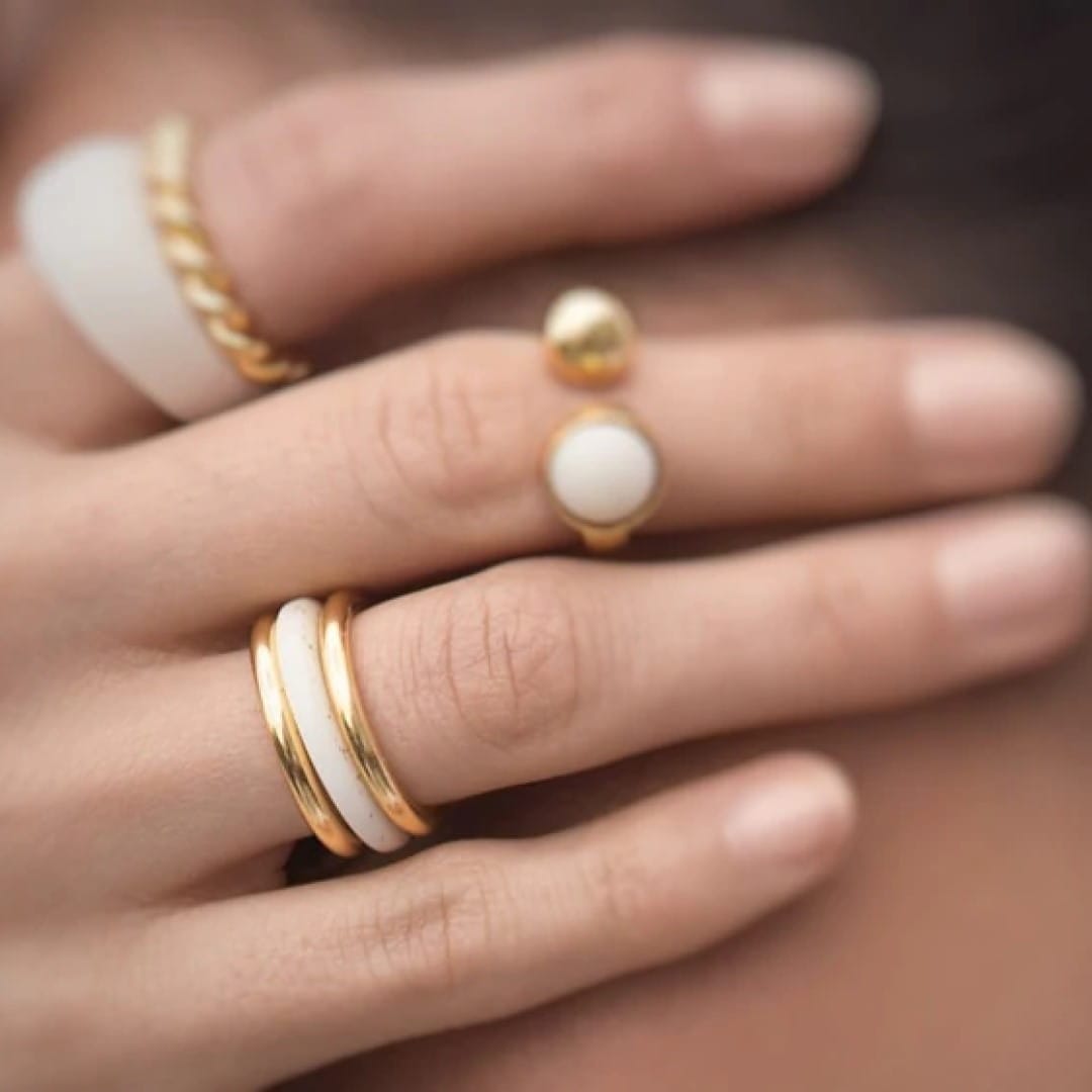 Offener Gold Ring mit 2 Kugeln - GALATEA - Pflanzliches Elfenbein Ringe KOOMPLIMENTS