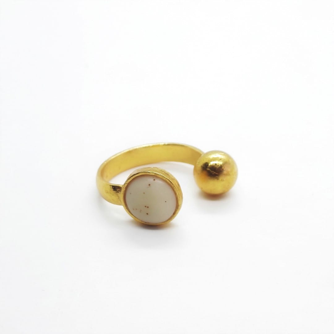 Offener Gold Ring mit 2 Kugeln - GALATEA - Pflanzliches Elfenbein Ringe KOOMPLIMENTS 