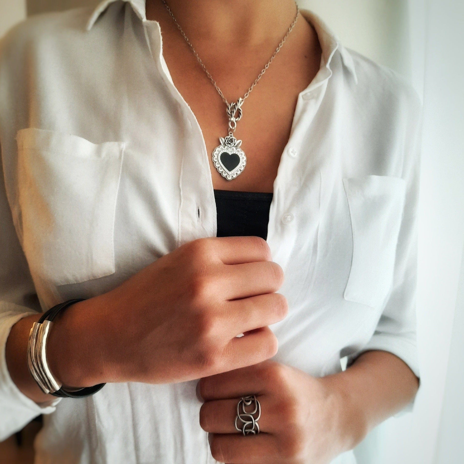 Ohrclips mit Herz - Black Heart Ohrringe KOOMPLIMENTS