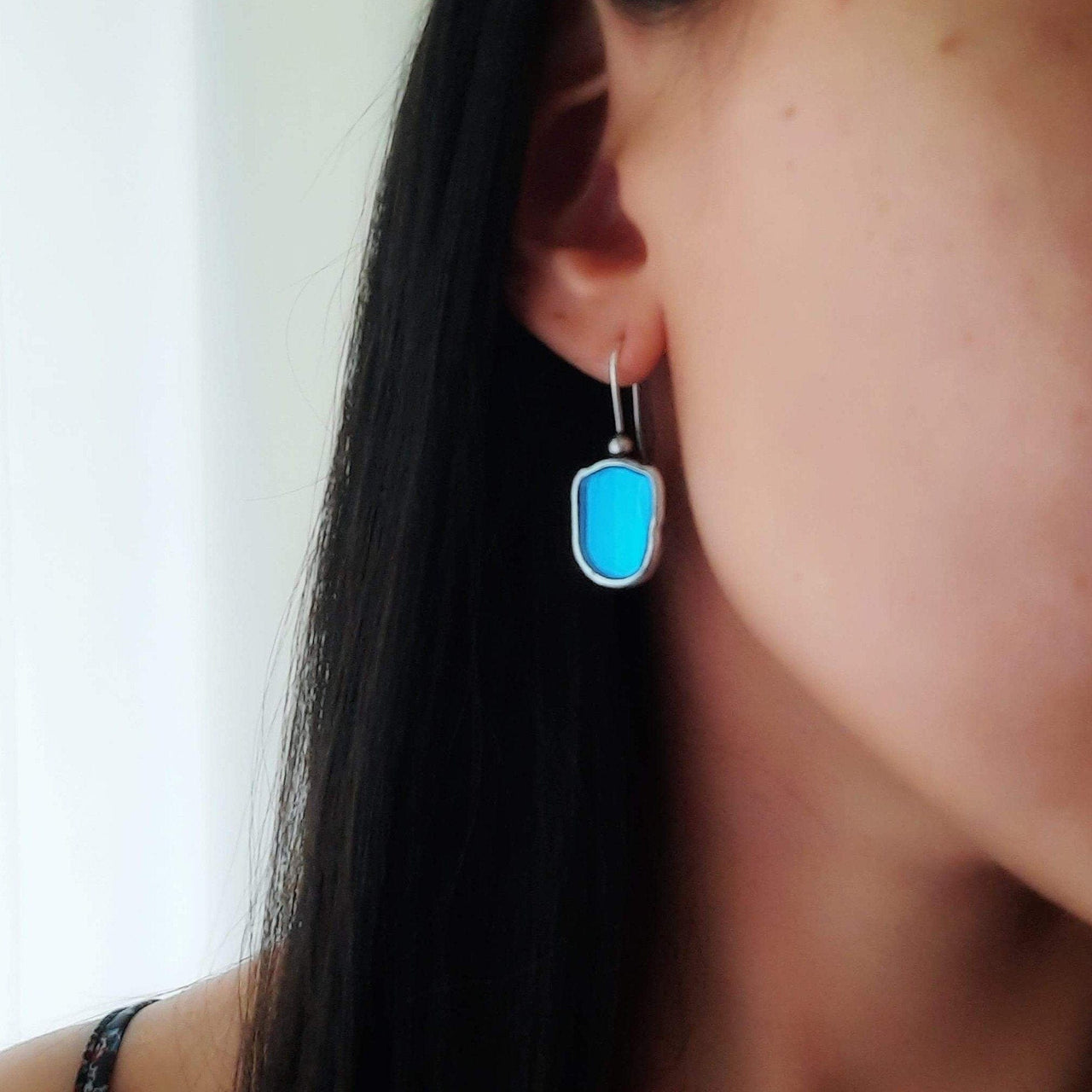 Ohrringe mit blauem Kristall - Reflexion des Meeres Ohrringe KOOMPLIMENTS