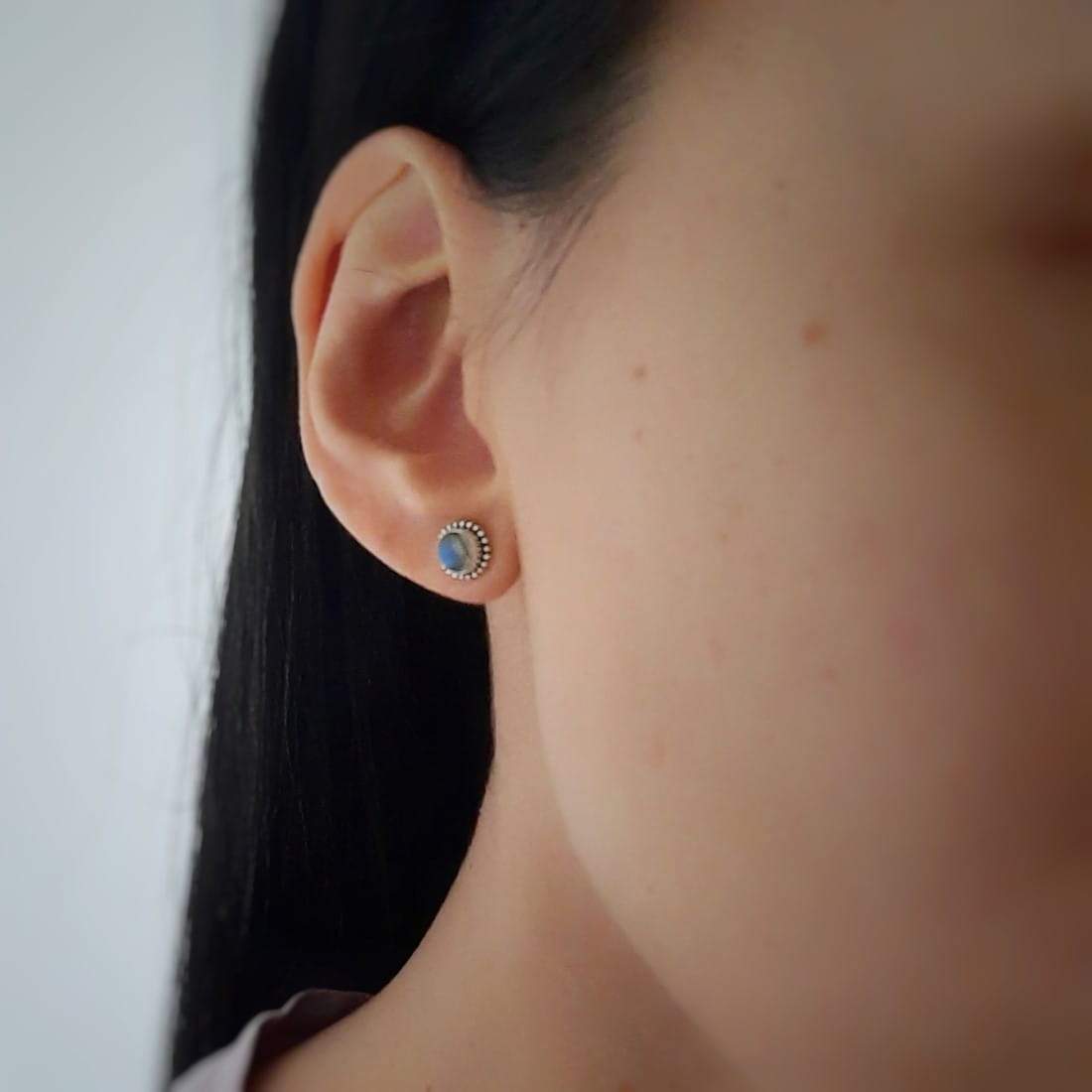 Ohrstecker aus Silber mit Labradorit - IRISIEREN Ohrstecker KOOMPLIMENTS