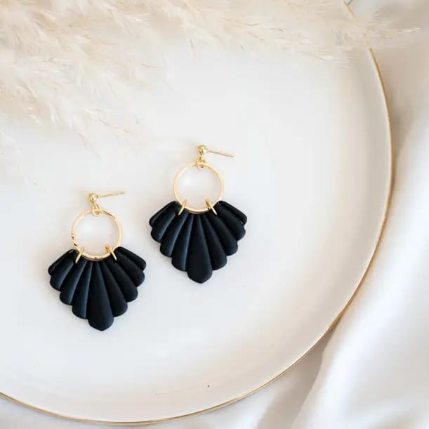 Polymer Ton Schmuck Ohrringe - Dreieck Schwarz Gold - CLEO Ohrringe KOOMPLIMENTS