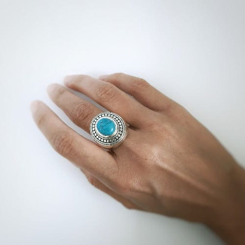Ring aus Silber massiv mit türkisfarbenem Edelstein - Prana Ringe KOOMPLIMENTS