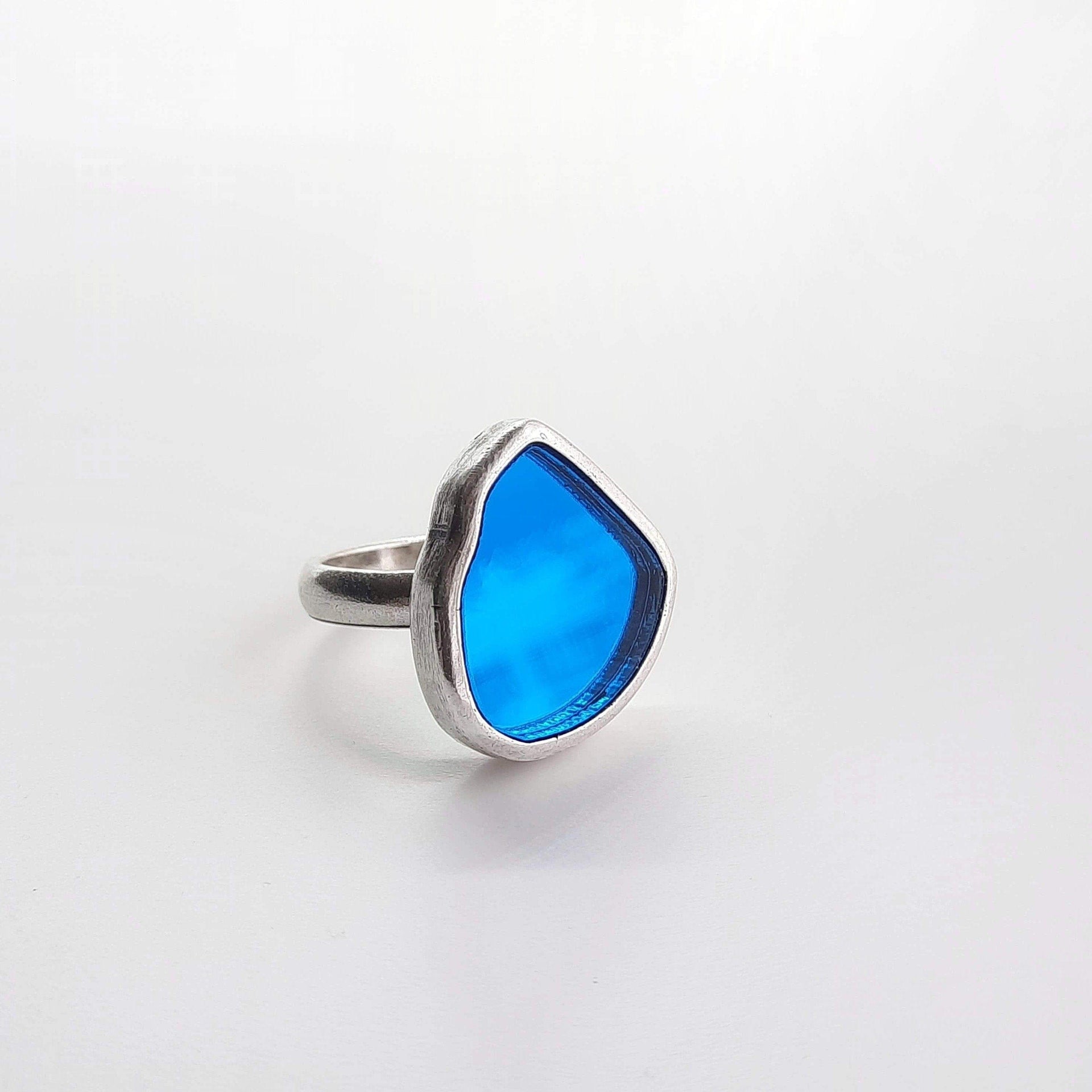 Ring mit blauem Kristall - Reflexion des Meeres Ringe KOOMPLIMENTS