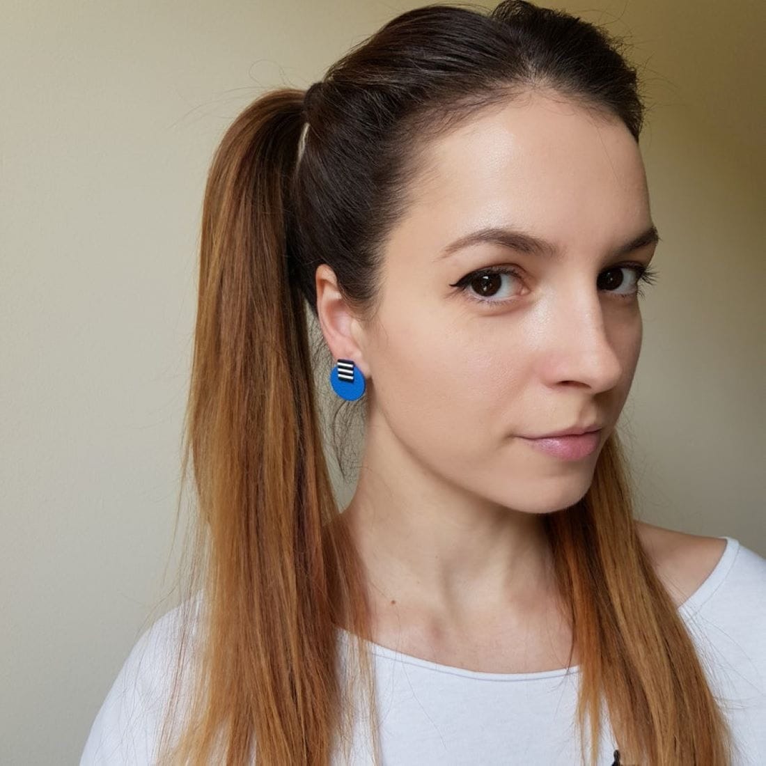 Runde moderne Ohrstecker aus Fimo Blau Ohrstecker KOOMPLIMENTS
