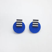 Runde moderne Ohrstecker aus Fimo Blau Ohrstecker KOOMPLIMENTS