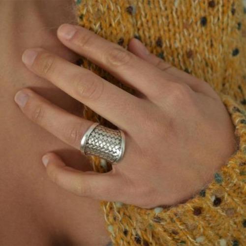 Rustikaler Ring im Korb Design - Basket Ringe KOOMPLIMENTS