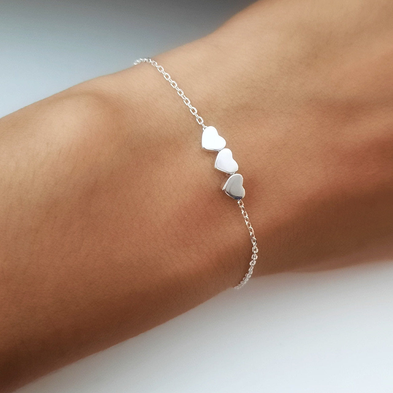 Schlichtes Armband mit Herzen - Liebesarmband Armband KOOMPLIMENTS