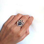 Schnabelring mit natürlichem Labradorit - Diwali Ringe KOOMPLIMENTS