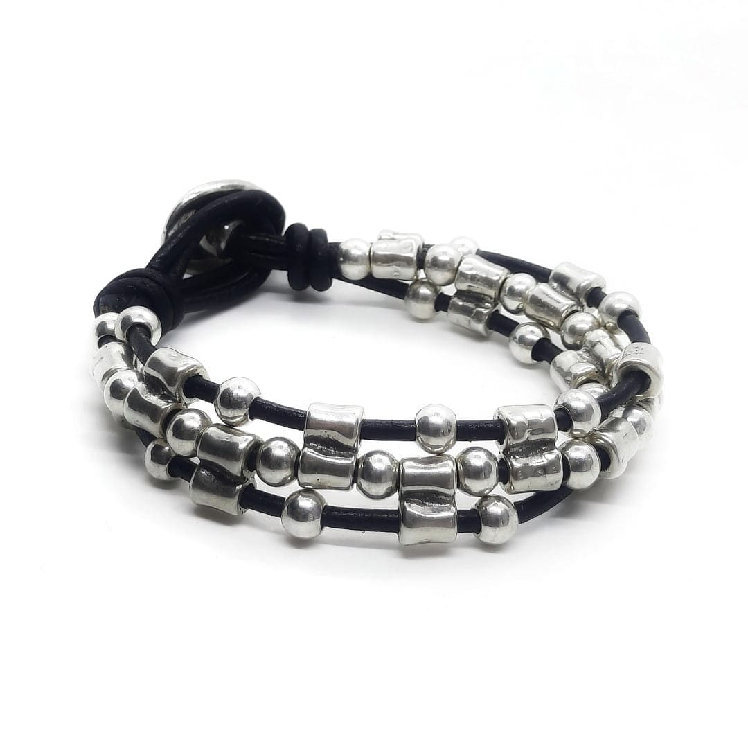 Schwarzes Lederarmband mit Silber Perlen - PRAG Armband KOOMPLIMENTS