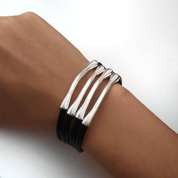Schwarzes Wickelarmband Silber - Denia Armband KOOMPLIMENTS