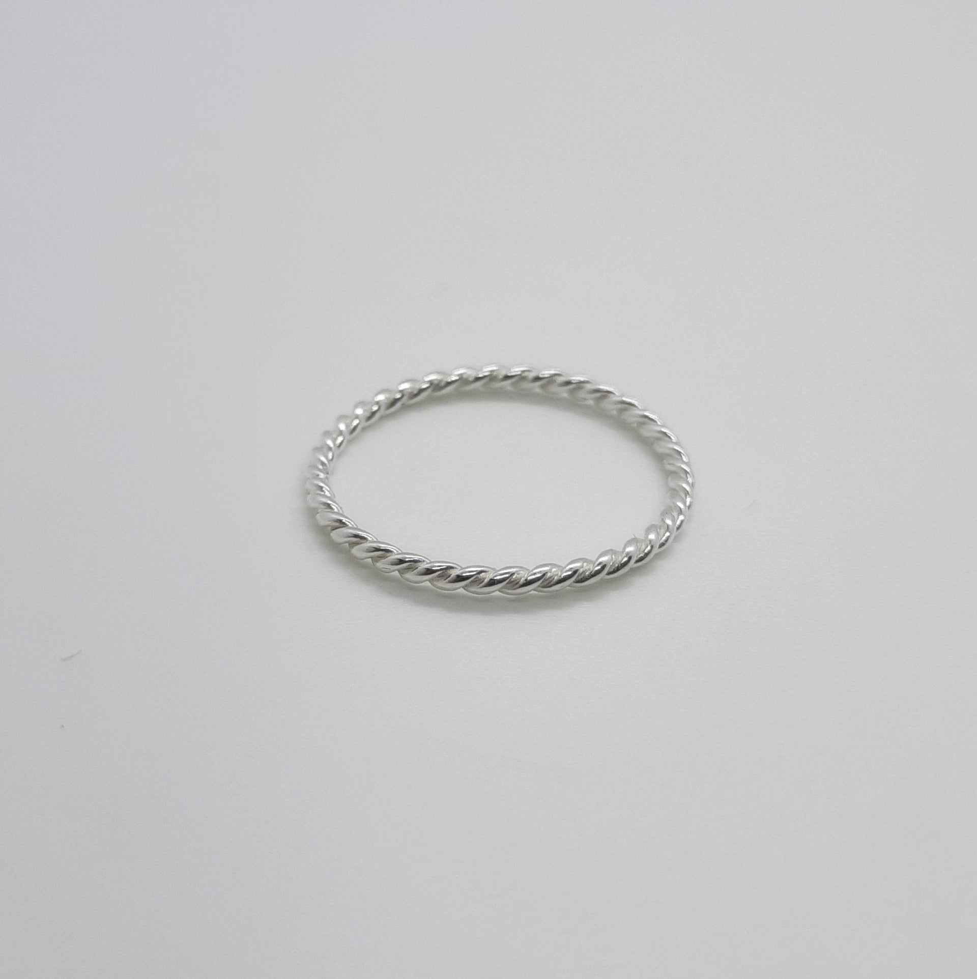 Sehr feiner Ring aus Silber - Twist Ringe KOOMPLIMENTS