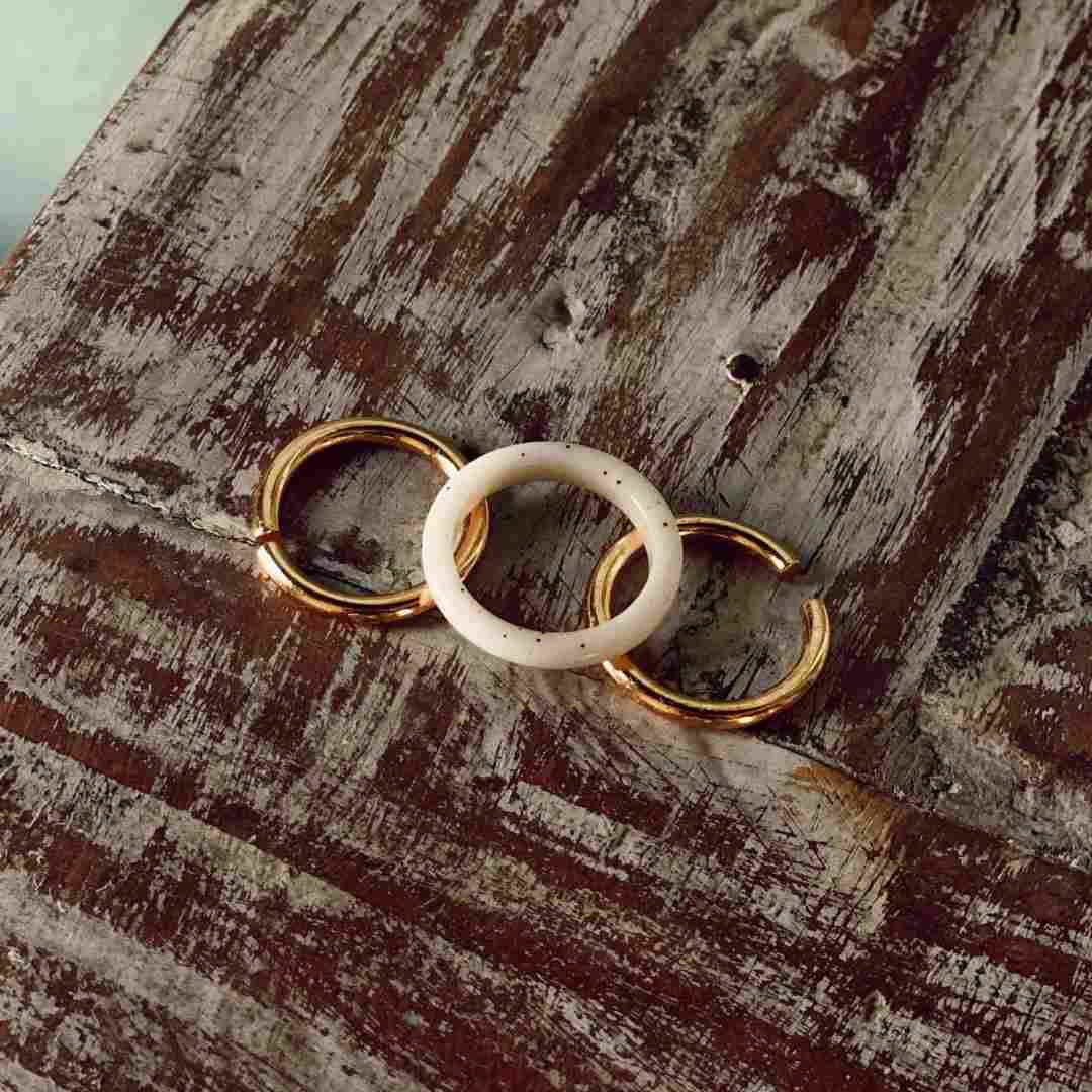 Set aus 3 Ringen 2 vergoldet und einer aus pflanzlichem Elfenbein - JULIET Ringe KOOMPLIMENTS
