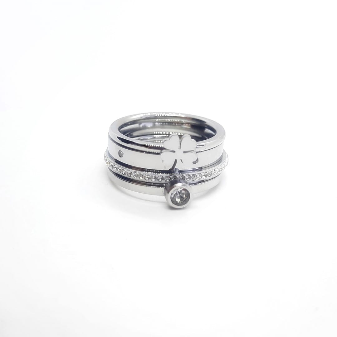 Set mit 4 Edelstahl Ringen mit Zirkonia und Kleeblatt Ringe KOOMPLIMENTS