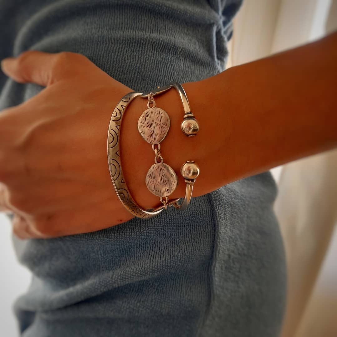 Silber Armband mit flachen runden Perlen - MILOS Armband KOOMPLIMENTS