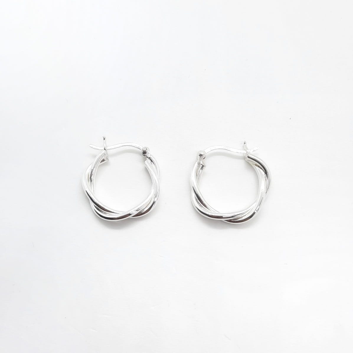 Silber Creolen mit clip - TWIST Ohrringe KOOMPLIMENTS