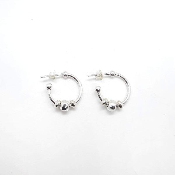 Silber Creolen mit runden Perlen - Creolita Ohrringe KOOMPLIMENTS