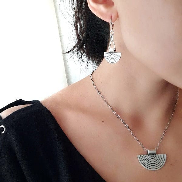 Silber Halskette mit Halbkreis Anhänger - Ashia Halsketten KOOMPLIMENTS