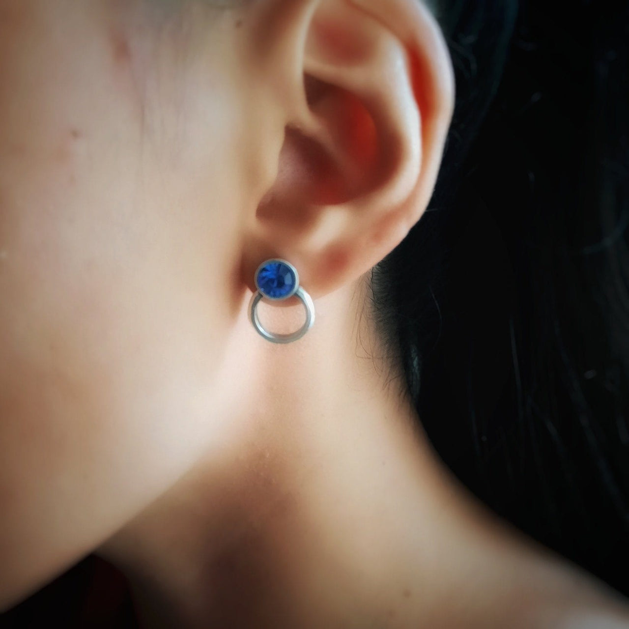 Silber Kristall Ohrstecker mit Ring - Baby Blue Cercle Ohrstecker KOOMPLIMENTS