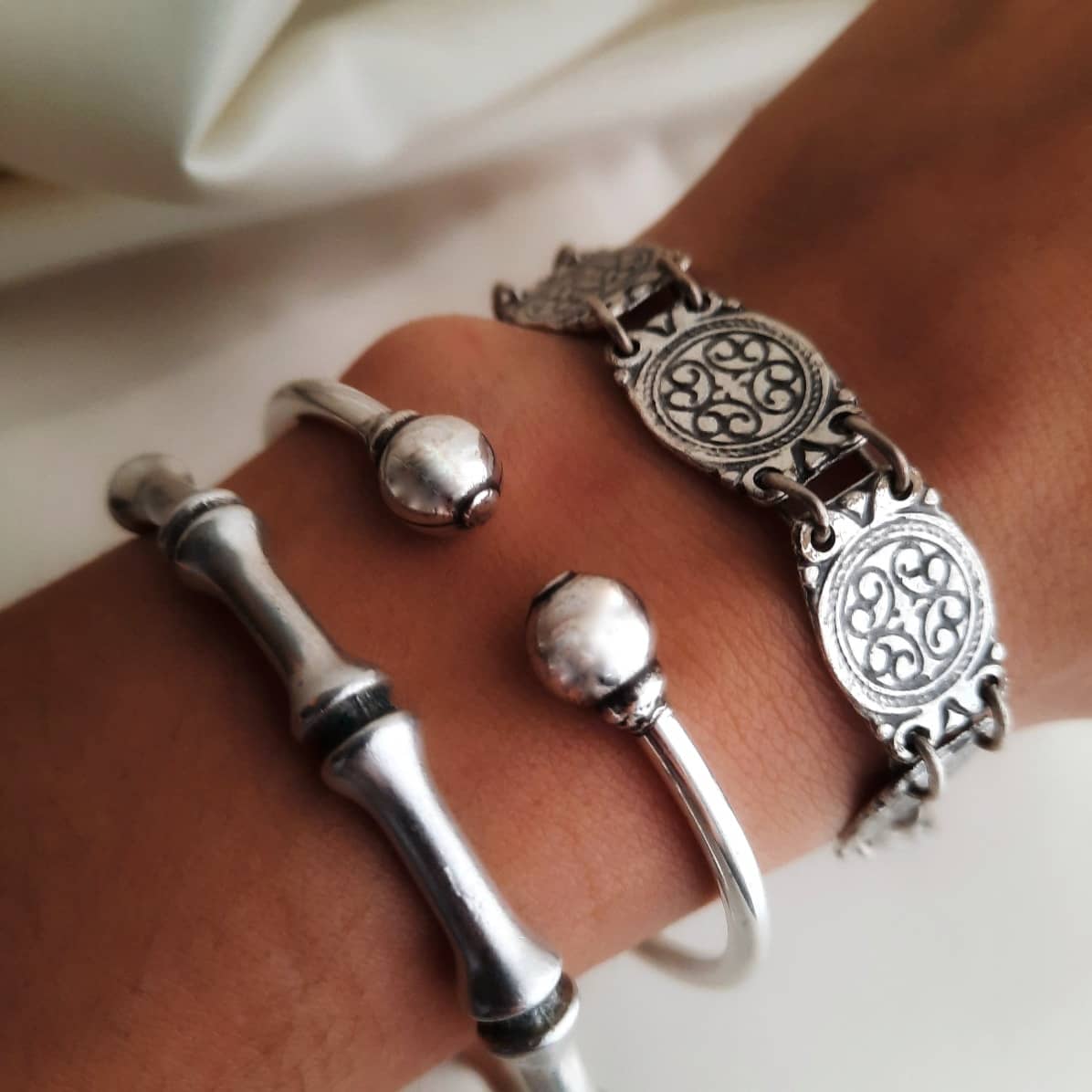Silber Sklavenarmband mit 2 Kugeln Armband KOOMPLIMENTS